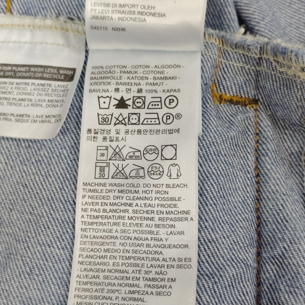 Levi Strauss & Co. Classic Blue Denim Mens Jacket. - Picture 14 of 16